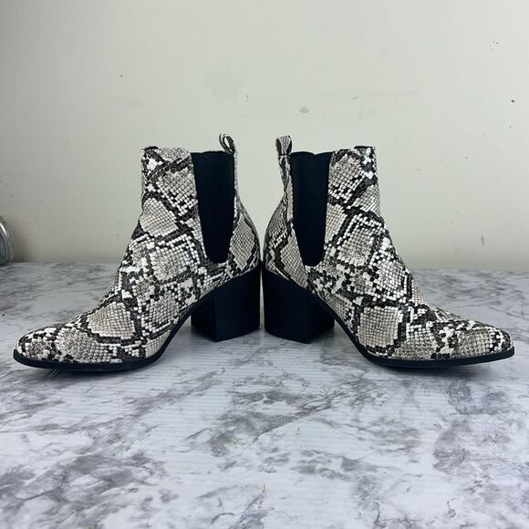 JustFab Abby Black White Bone Snakeskjn Pointed Toe Wedge Heel Pull On Bootie - Picture 3 of 13
